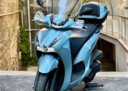 Scooter Honda SH 350 usato garantito di colore celeste in vendita da Moto Capital, a Roma, zona Balduina.